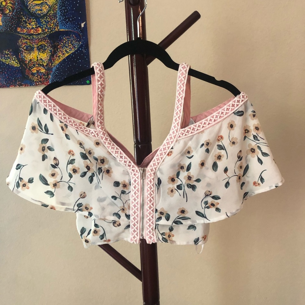 Off the Shoulder Floral Crop - Picture 2 of 4